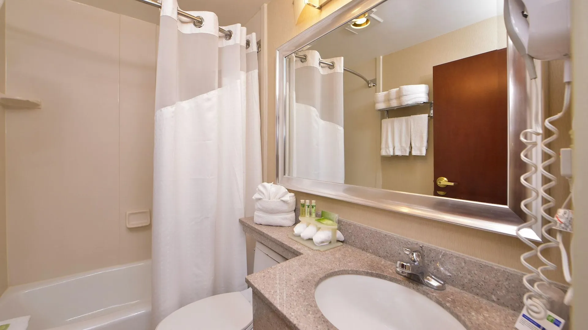 *** Hotel Holiday Inn Express Kennedy Airport New York USA