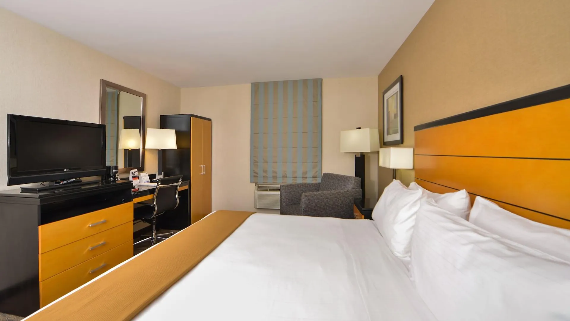 Holiday Inn Express Kennedy Airport New York USA