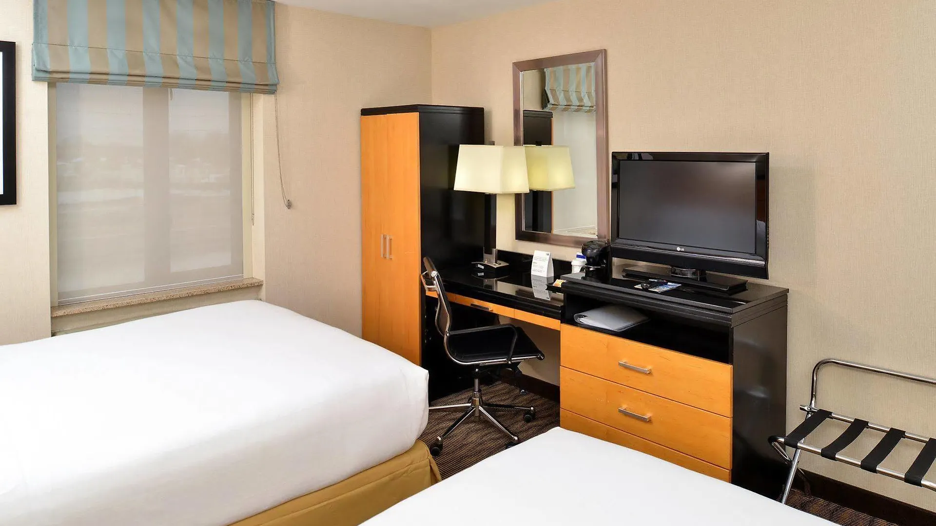 Holiday Inn Express Kennedy Airport New York 3*,