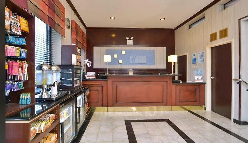 Holiday Inn Express Kennedy Airport New York 3*,