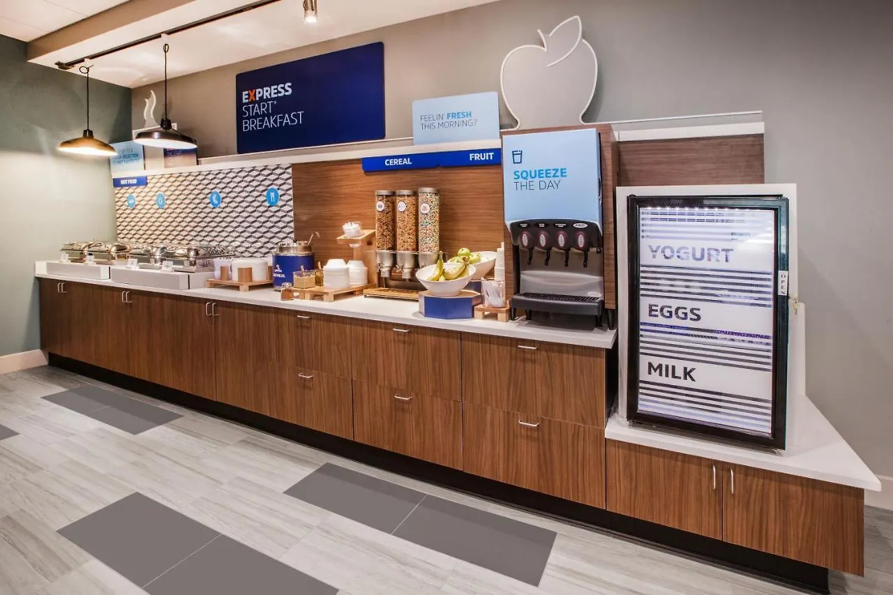 Holiday Inn Express Kennedy Airport New York 3*,